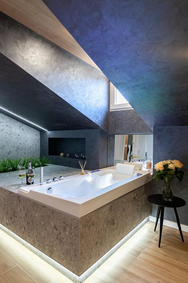 Royal Vip Jacuzzi Apart Lvov Exteriér fotografie