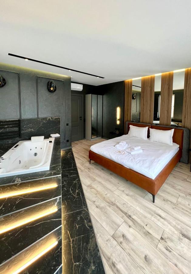 Royal Vip Jacuzzi Apart Lvov Exteriér fotografie