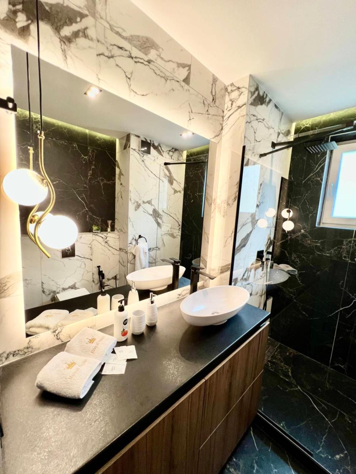 Royal Vip Jacuzzi Apart Lvov Exteriér fotografie