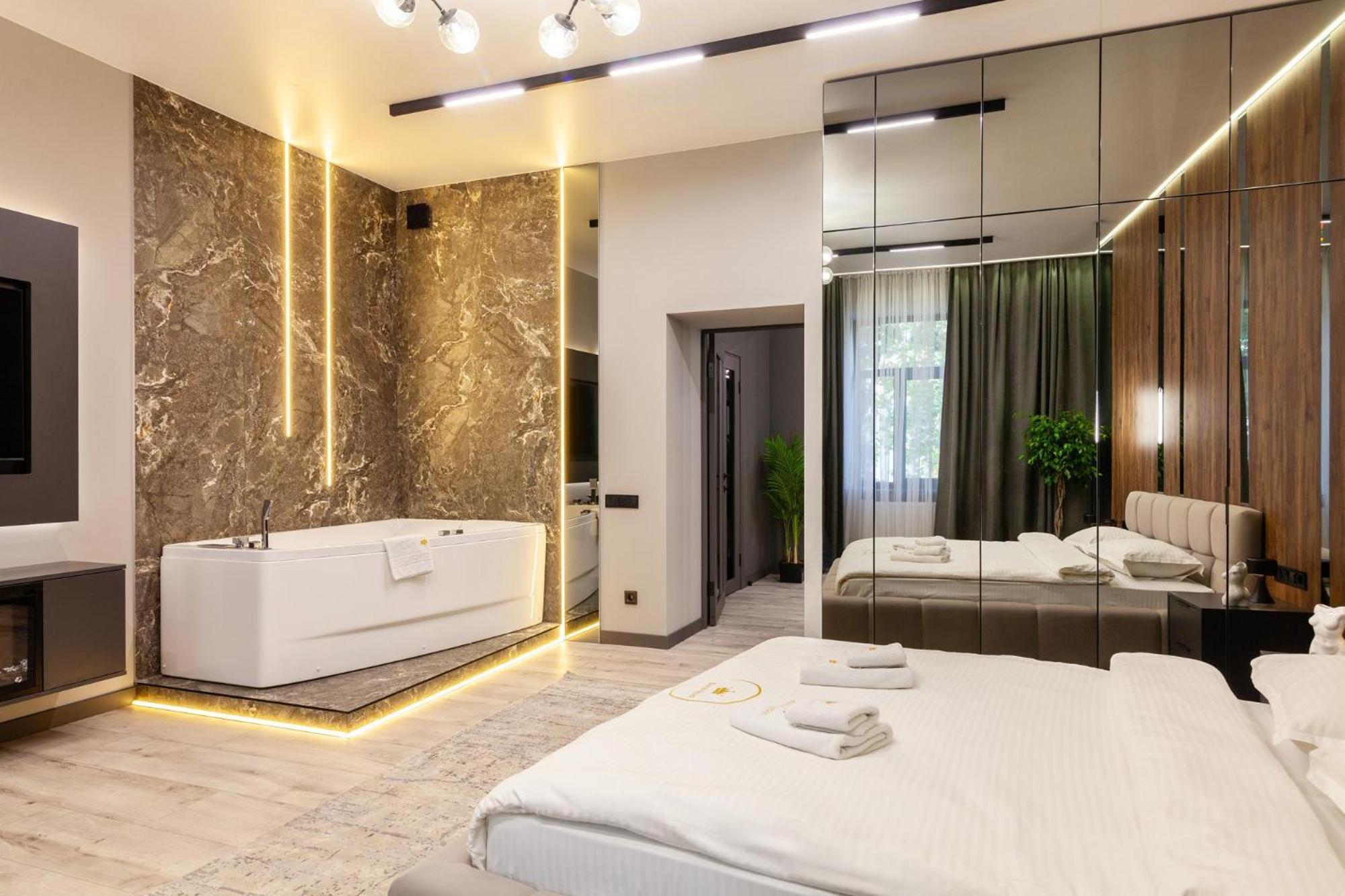 Royal Vip Jacuzzi Apart Lvov Exteriér fotografie